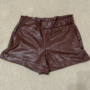 Leather shorts with pockets